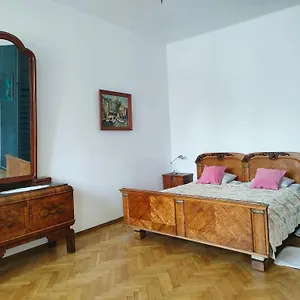 https://nice-place.krakowhotelspoland.com