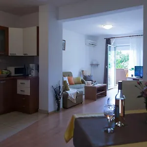 https://apartment-helga.in-istria.net
